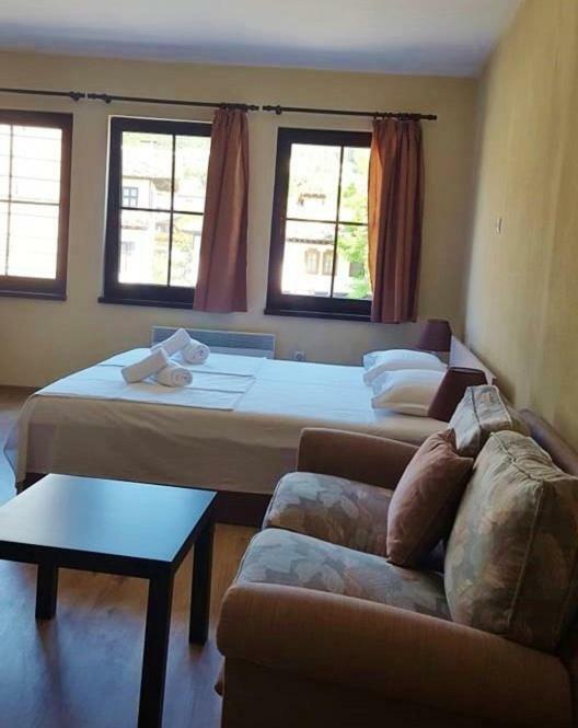 Часовника Hotell Trjavna Eksteriør bilde